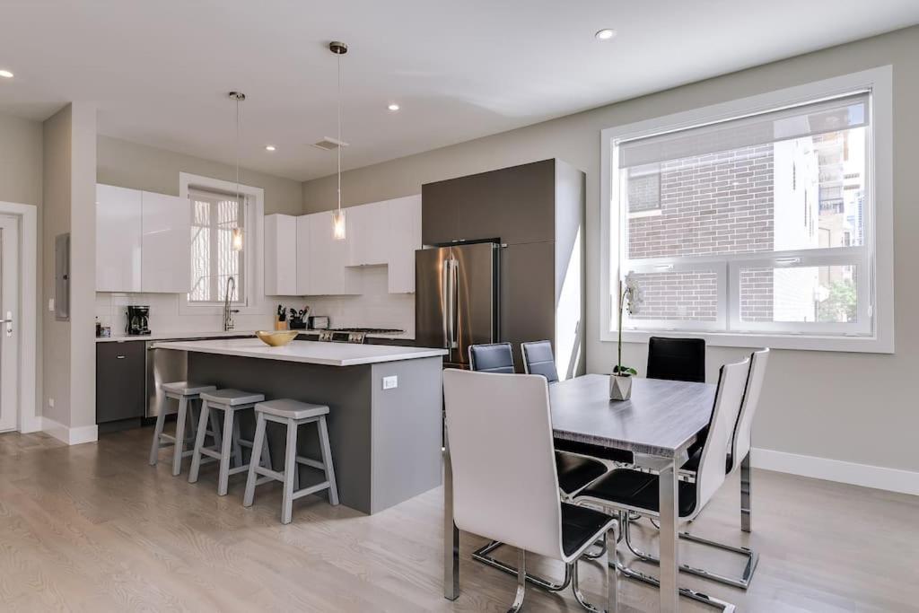 Stunning Duplex Condo #1 - Downtown River North シカゴ エクステリア 写真