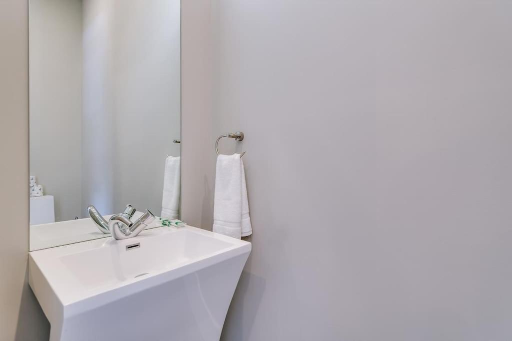 Stunning Duplex Condo #1 - Downtown River North シカゴ エクステリア 写真